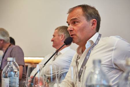 Tasting with Respect - on the microphone Johannes Hirsch