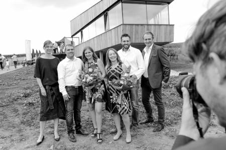 an Manuel Grillmeiner & Sabina Grillmeier-Ladentrog, Sabrina Schmid & Martin Machalek, Architekt Karl Gruber und (Innen-)Architektin Barbara Schwab