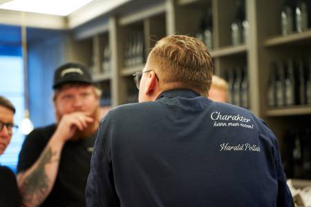 Lukas Mraz in Ebner-Ebenauers Salon bei Harald Pollak, Pollaks Wirthaus Retzbacherhof