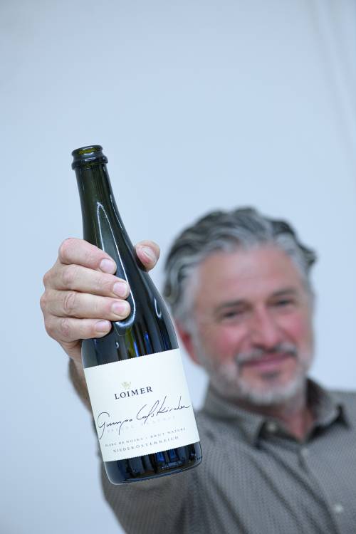 Fred Loimer mit der Gumpoldskirchen Große Reserve Blanc de Noirs Brut Nature 2016