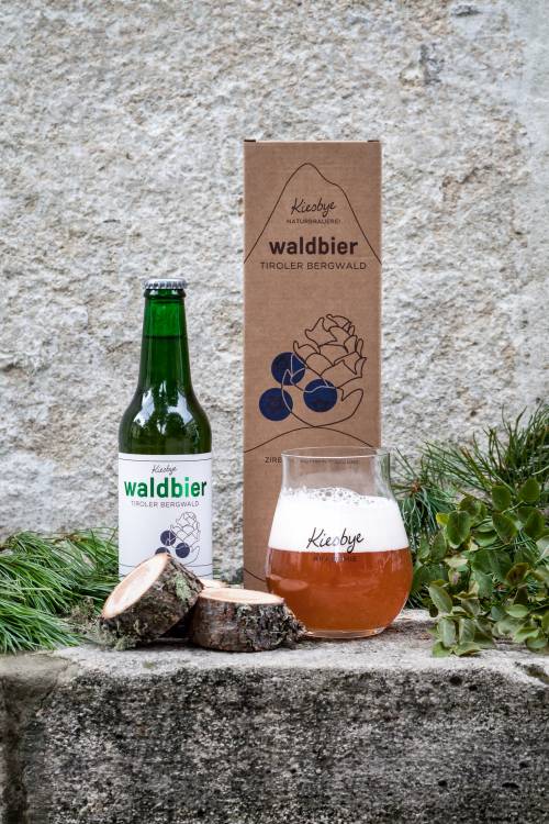 Das Waldbier 2021 „Edition Tiroler Bergwald. Schwarzbeere/Zirbe”