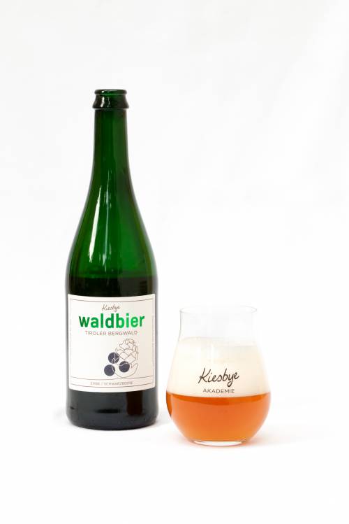 Das Waldbier 2021 „Edition Tiroler Bergwald. Schwarzbeere/Zirbe”