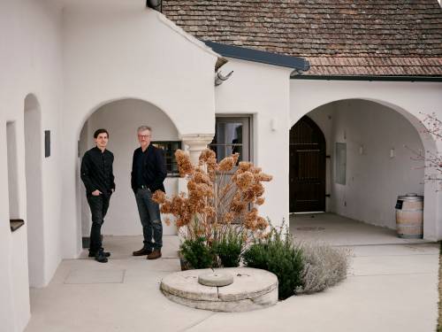 Marco Gangl und Josef Fritz im Hof vom Himmelreich