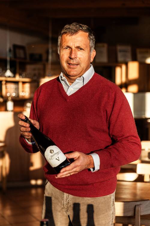 Maximilian Hardegg mit dem Viognier 2023