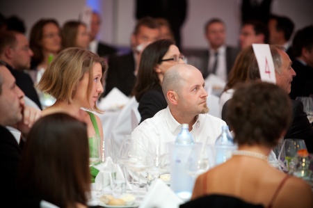 Birgit Wiederstein, VINEUS Newcomer-Winzerin 2011, und Christian Assl